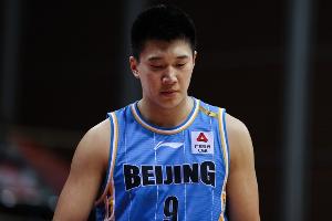 上强度了！首节两队合计18次犯规 北京10次&amp;广厦8次