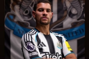 必发下载-是巧合吗？伊萨克发声明5分钟后吉马良斯晒球衣照，被指回应队友