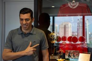 必发APP-巴媒：卢西奥因壁炉爆炸导致身体18%被烧伤，情况稳定但仍在ICU