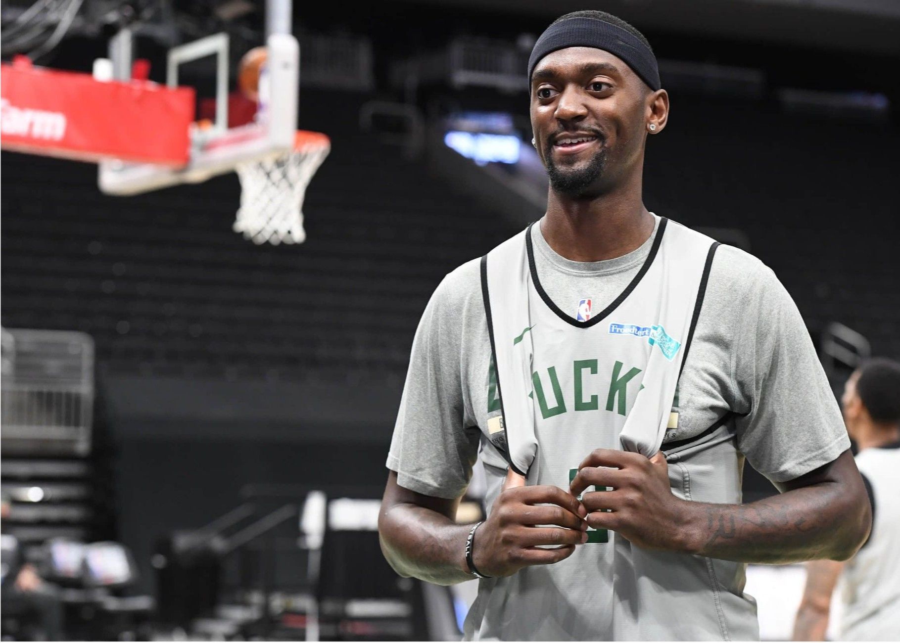 Stein：雄鹿很有可能与波蒂斯达成续约，将留下这位球迷宠儿