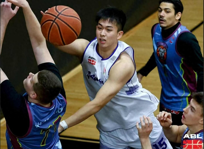 必发下载-从深圳到莫斯科：21岁中国篮球少年的俄罗斯逆袭之路|马振迪|深圳男篮|深圳马可波罗|球员|联赛_新浪体育_新浪新闻