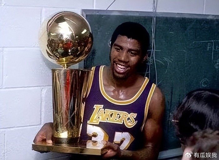 必发入口-NBA史上最具含金量的10个FMVP：乔丹两次上榜，11年诺天王第三！|奥尼尔|总决赛|德克·诺维茨基|系列赛|魔术师_新浪体育_新浪新闻